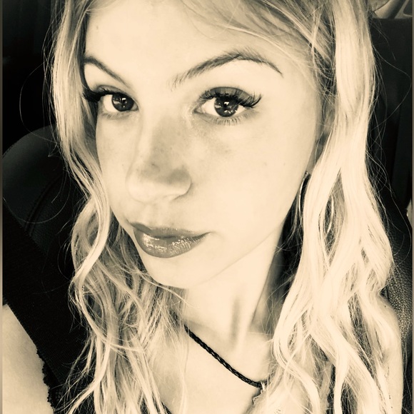 Meet your Posher, Juliana - Picture 1 of 1